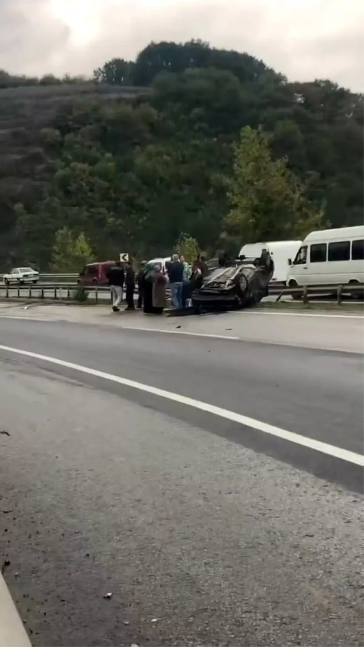 D-100’de Kontrolden Çıkan Otomobil Takla Attı