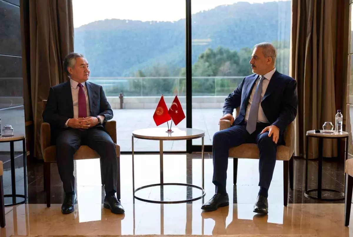 Diplomatik Görüşmeler Azerbaycan’da Yoğunlaşıyor