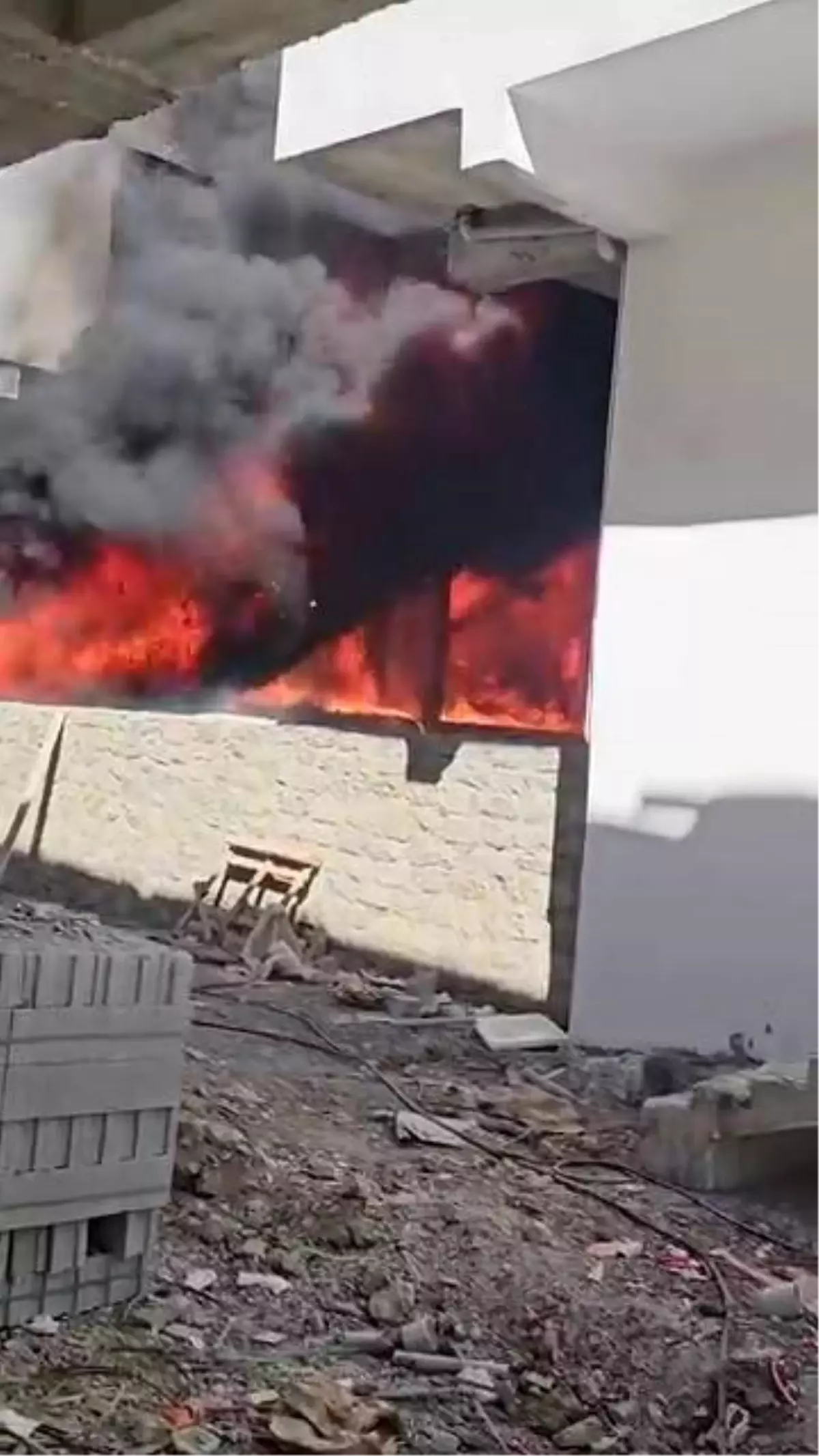 Diyarbakır’da İnşaat Yangını Paniğe Neden Oldu