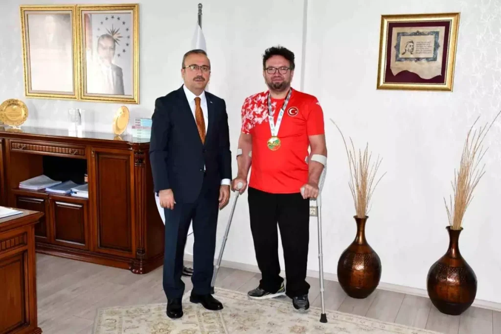 Dünya Şampiyonu Murat Cırık İl Milli Eğitim Müdürü’nü Ziyaret Etti