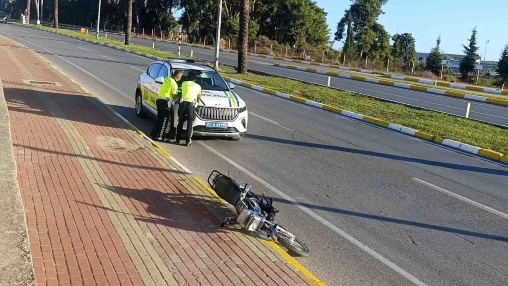 Trafik Kaosu: ‘Dur’ İhtarına Uymayan Sürücü Kaza Yaptı