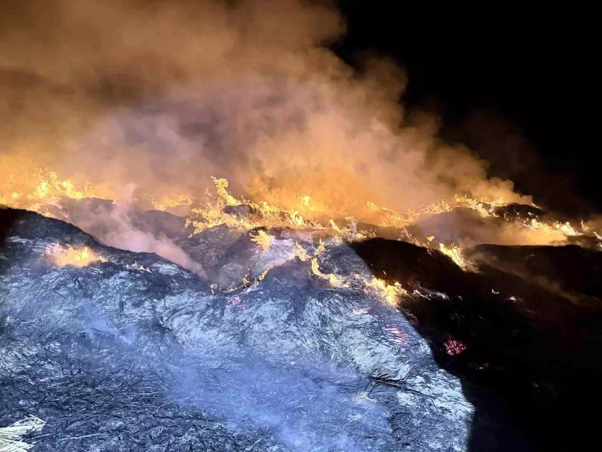 “Afyonkarahisar’da Kamış Depo Yangını Kontrol Altına Alındı”