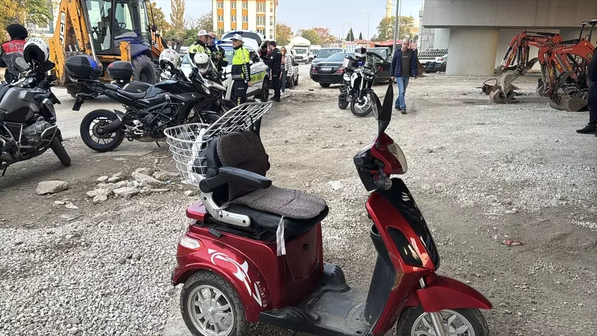 Edirne’de Otomobille Çarpışan Elektrikli Bisiklet Sürücüsü Ağır Yaralandı