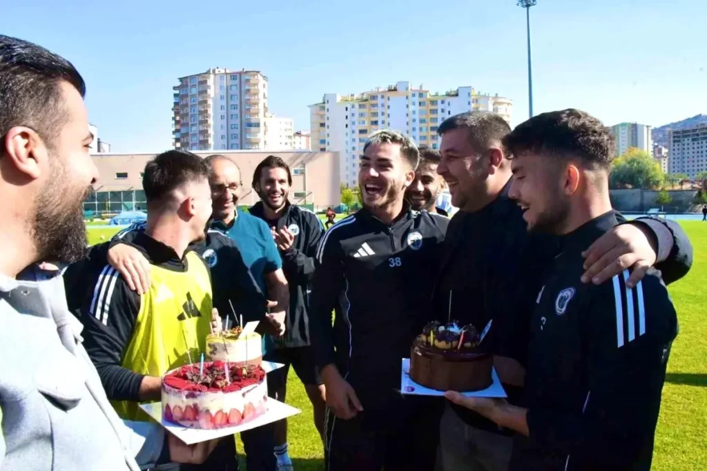 Erciyes 38 FK’da Sürpriz Doğum Günü