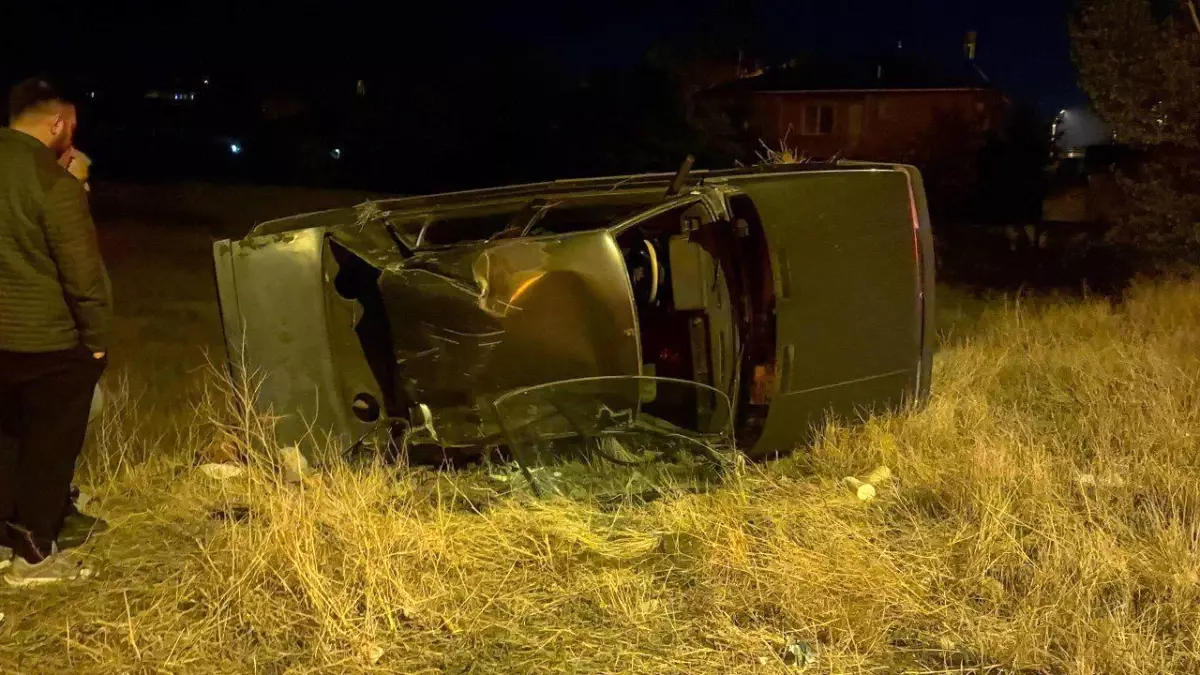 Erzincan’da Otomobil Takla Attı: Sürücü Yaralandı