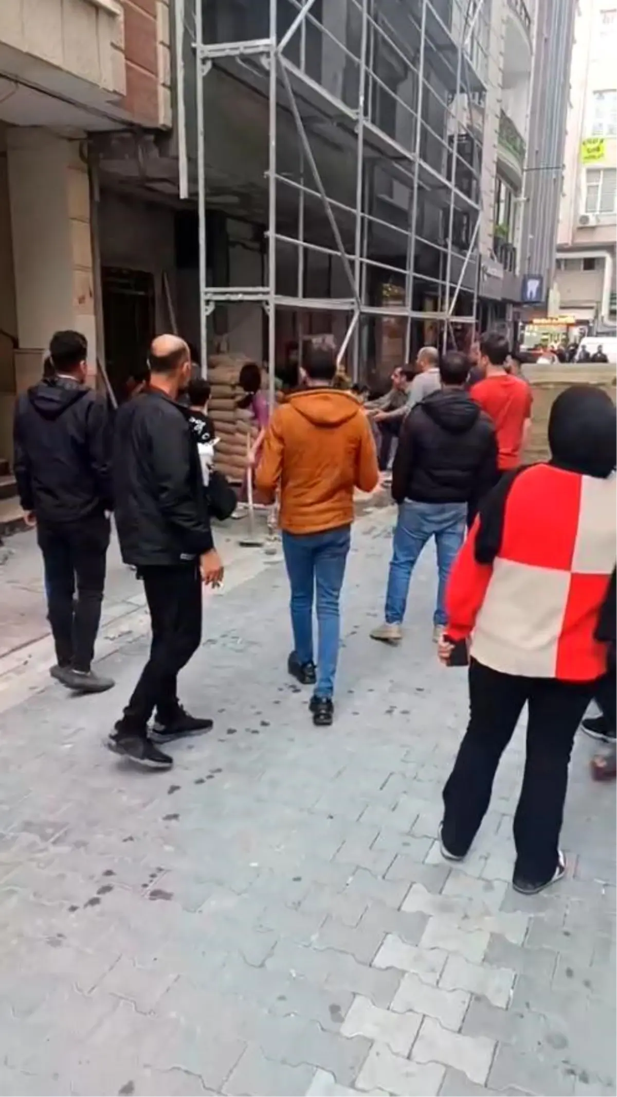 İnşaat Kumları Sokakta Kavgaya Neden Oldu