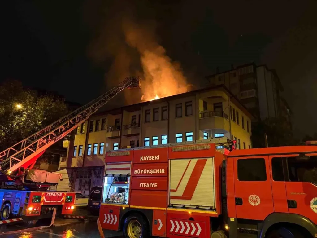 Aile Kavgası Çatı Yangınına Neden Oldu