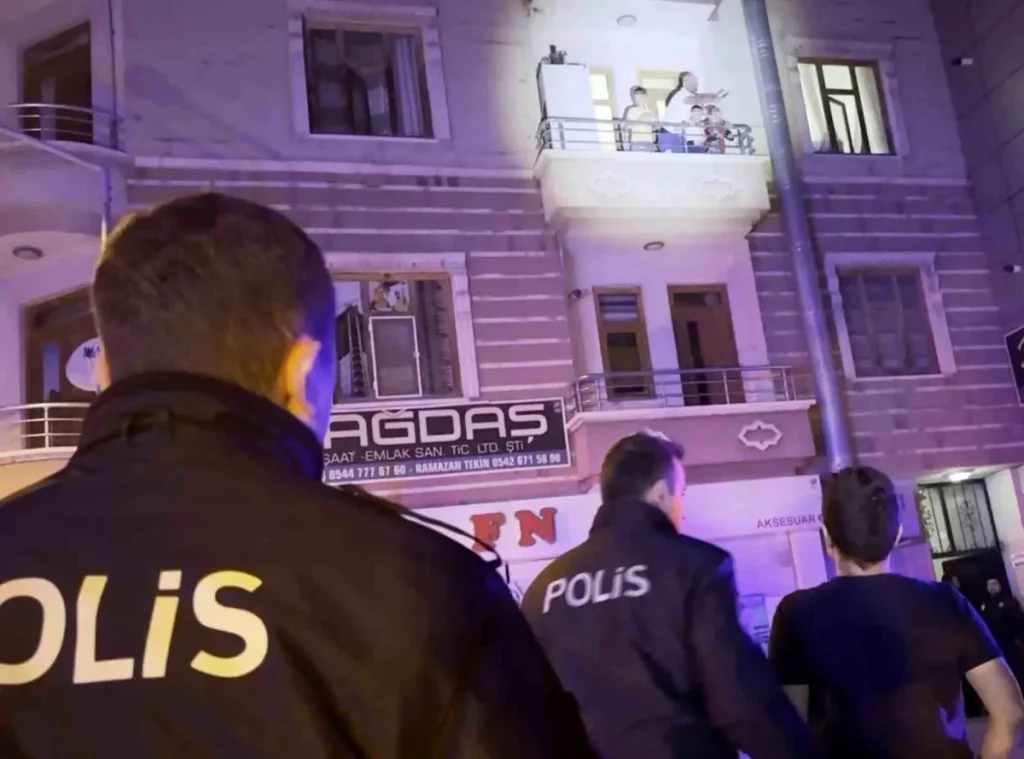 Çocukları Bıçakla Rehin Alan Baba Gözaltına Alındı