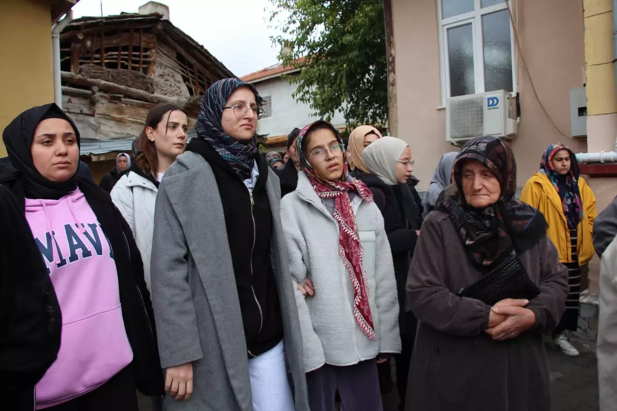 Çankırı’da Eski Eşinin Bıçağıyla Öldürülen Kadın Toprağa Verildi