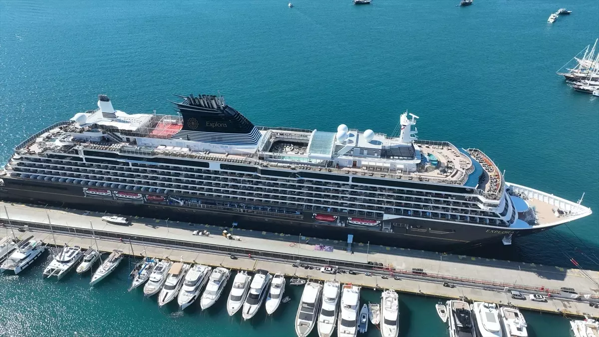 Lüks Kruvaziyer Marmaris’e 695 Yolcu Getirdi