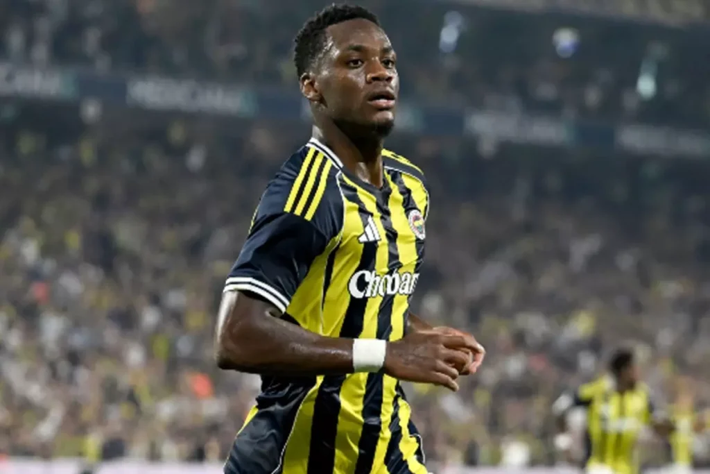 Fenerbahçe’nin Jhon Duran Sağlık Durumu Endişe Veriyor