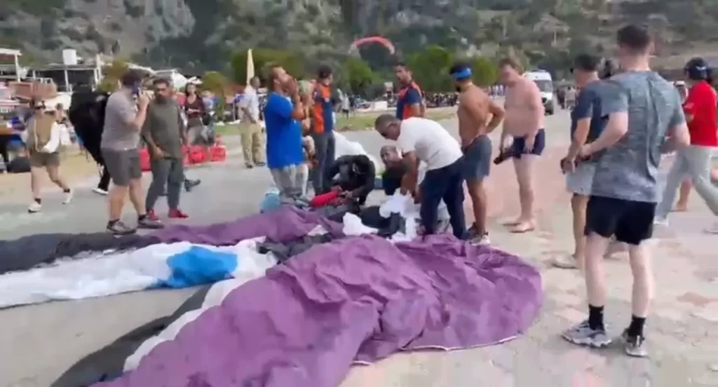 Havada Tehlikeli Çarpışma: 3 Paraşütçi Yaralandı