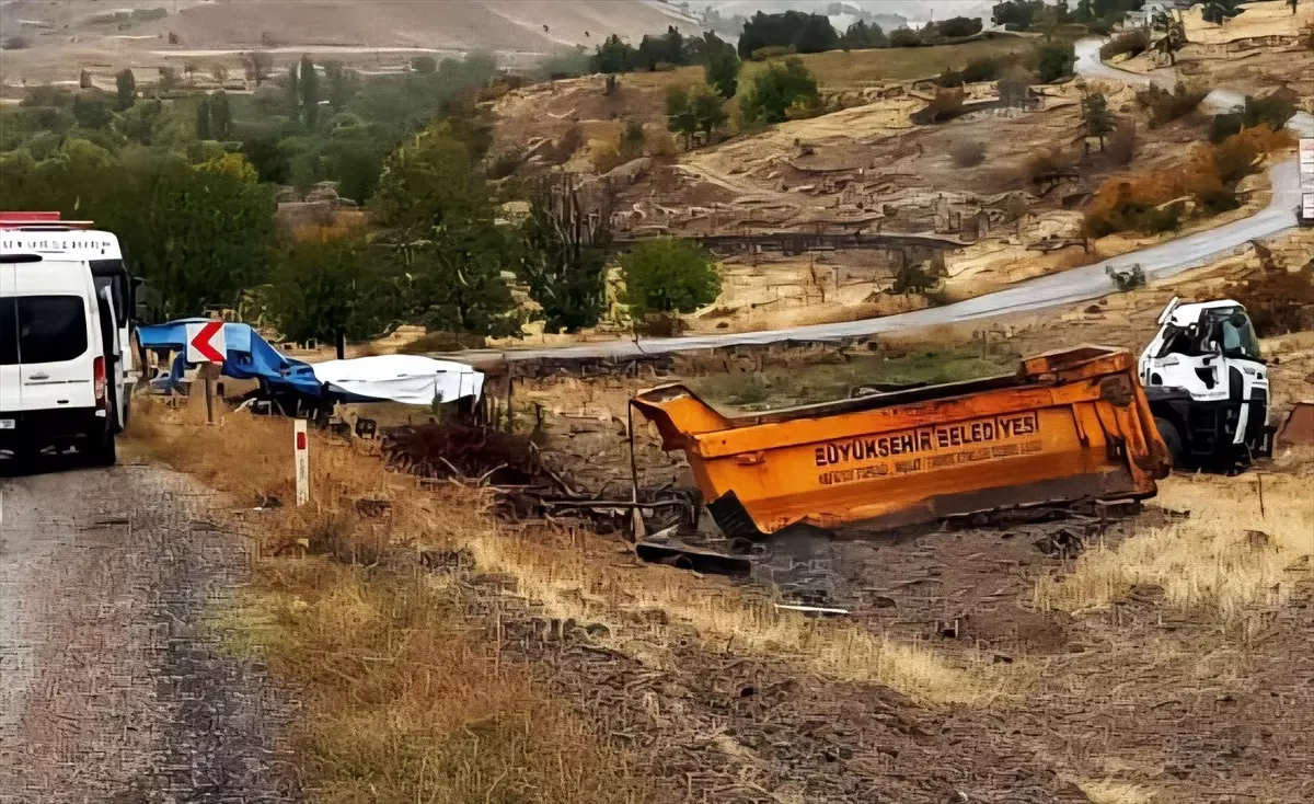 “Kamyon Devrildi: Güdül’de Trajik Kaza!”