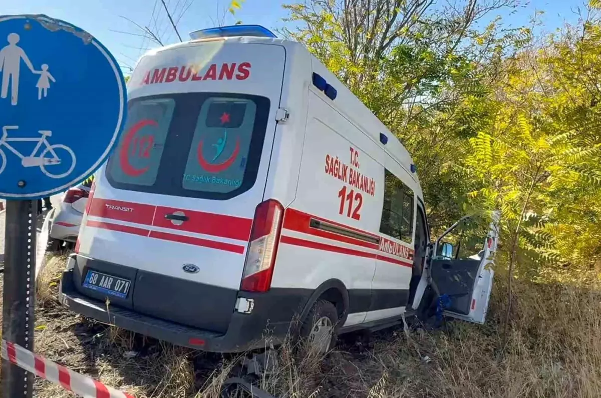 Ambulans ile Otomobil Çarpıştı: 7 Kişi Yaralandı