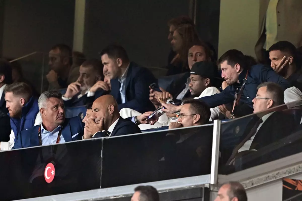 Fenerbahçe Başkanı Saran, Nice Maçını Tribünden İzledi