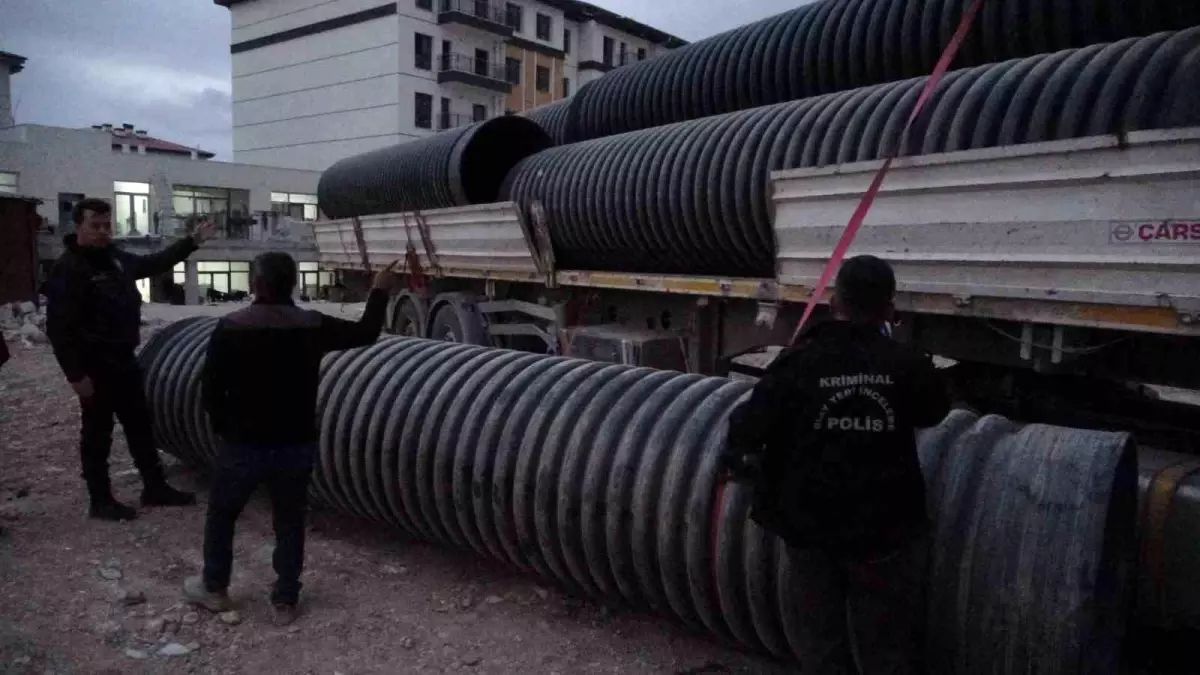 Şantiyede Ağır Yaralanan Sürücünün Hayatı Tehlikede