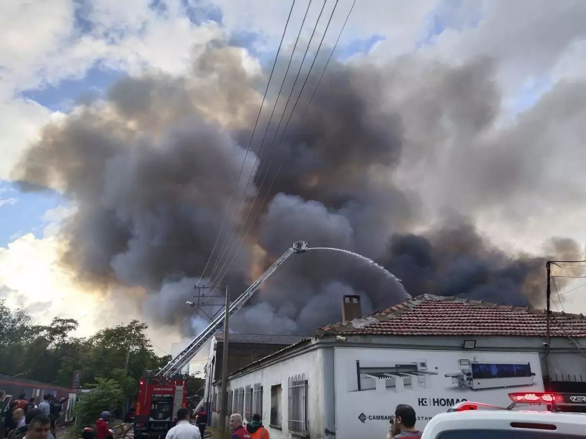 İzmir Bornova’da Depo Yangını