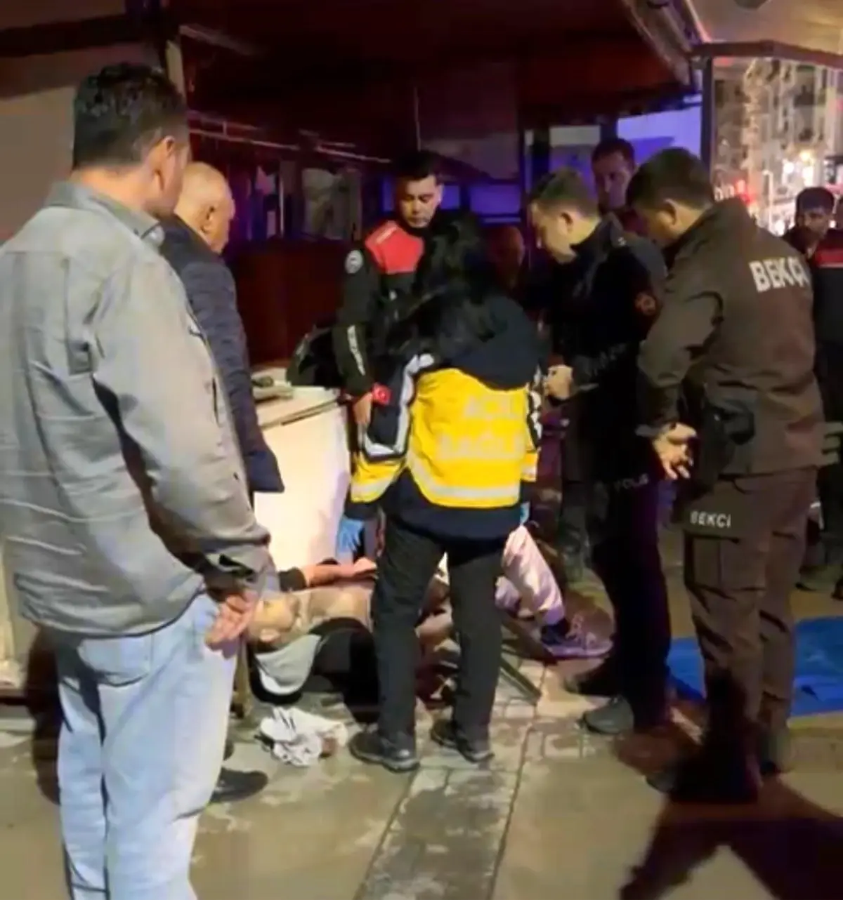 İzmir’de Parkta Kanlı Tartışma: 5 Yerinden Bıçaklandı