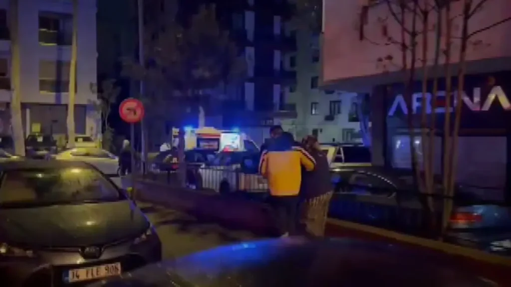 Kadıköy’de 5 Katlı Binada Yangın: 20 Kişi Tahliye Edildi