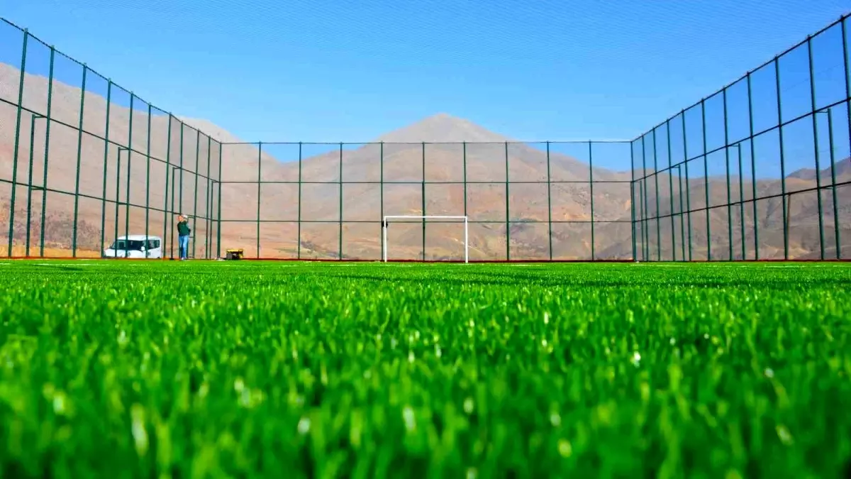 Kahramanmaraş’a 35 Yeni Sentetik Saha