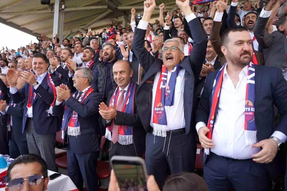 Kahta 02 Spor, Kasımpaşa’yı 3-1 Yenerek Tarihi Başarı Elde Etti