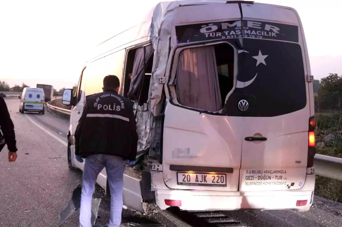 Denizli’de Servis Aracına Kamyon Çarptı: 1 Ölü