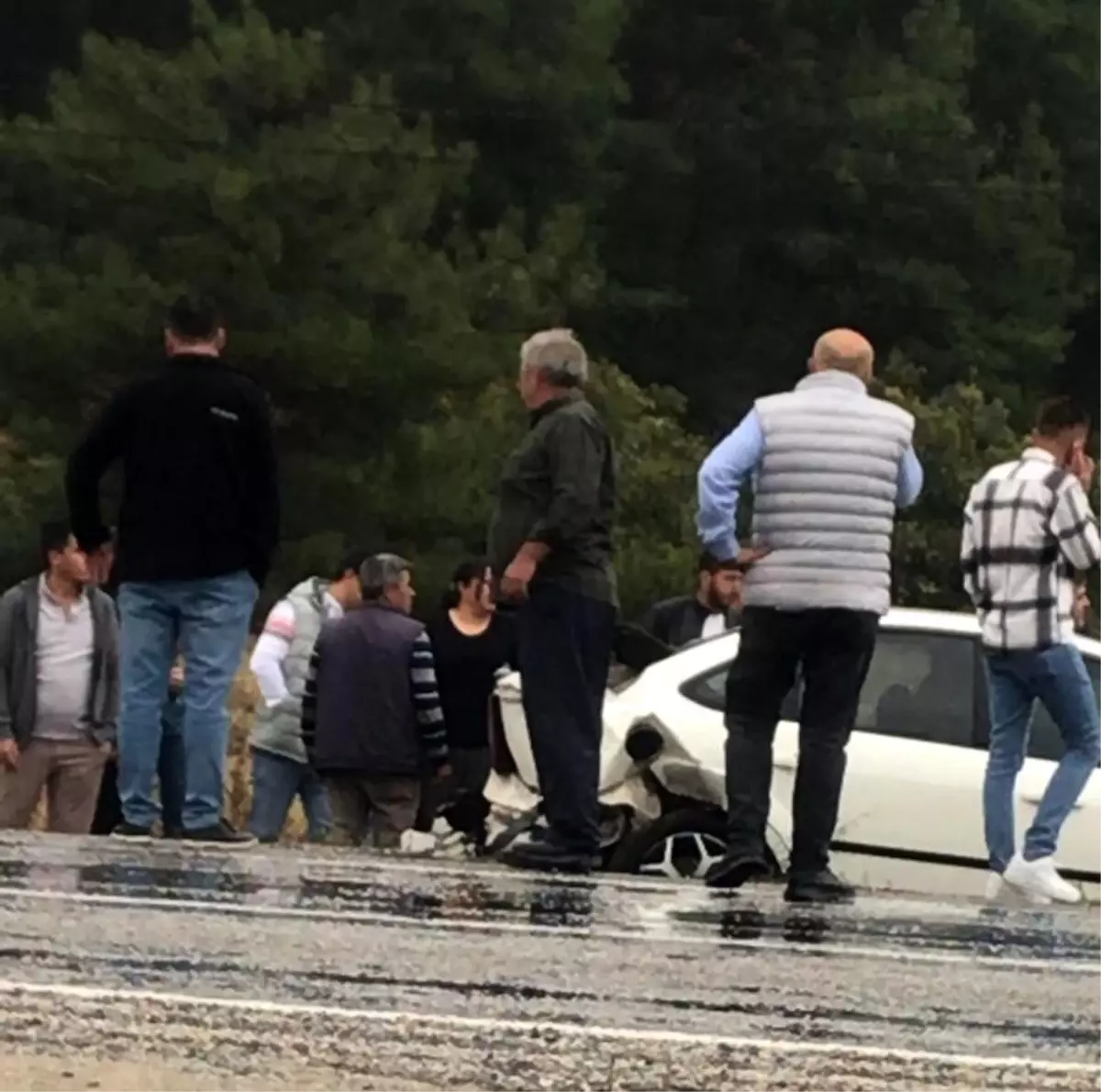 Denizli’de Kamyonet ve Otomobil Çarpıştı: 5 Yaralı