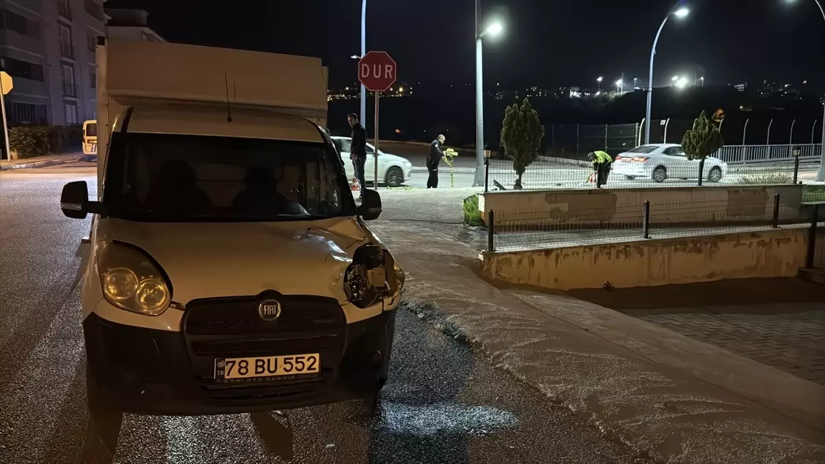 Trafik Kazası: Karabük’te Kamyonet ile Motosiklet Çarpıştı