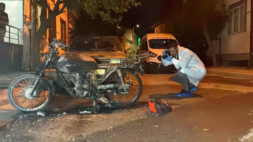 Genç, İddia Üzerine Motosikletini Kendi Yaktı