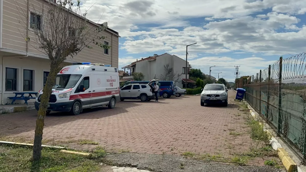 Karasu’da Kumsalda Çıplak Erkek Cesedi Bulundu