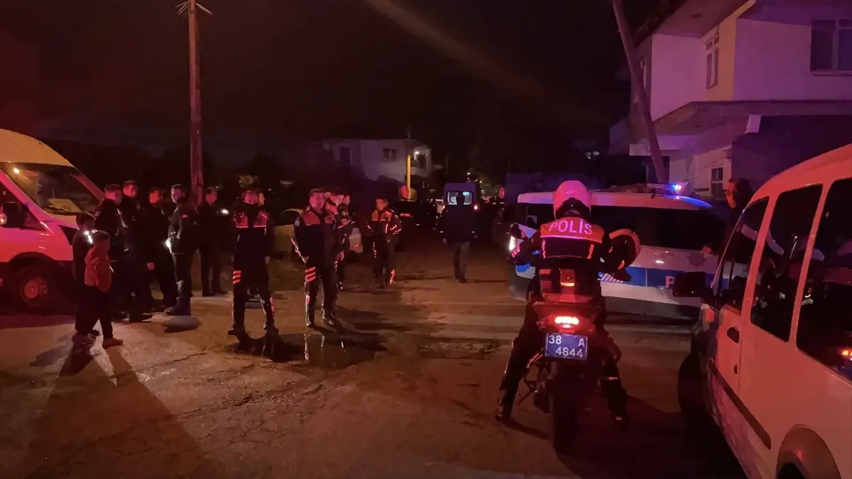 Kayseri’de Bakkalda Bıçaklı Kavga