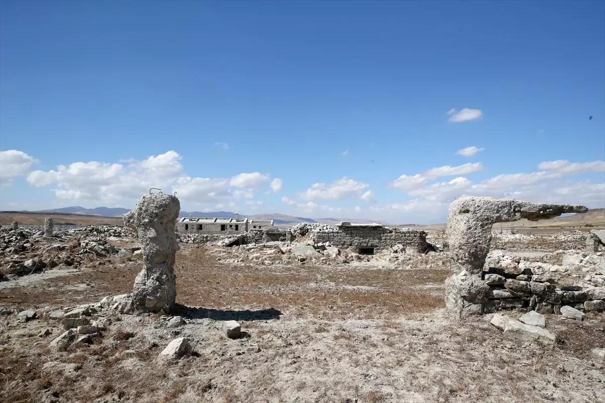 Kuraklık Develi’de Tarihi Yerleşim Yerlerini Ortaya Çıkardı