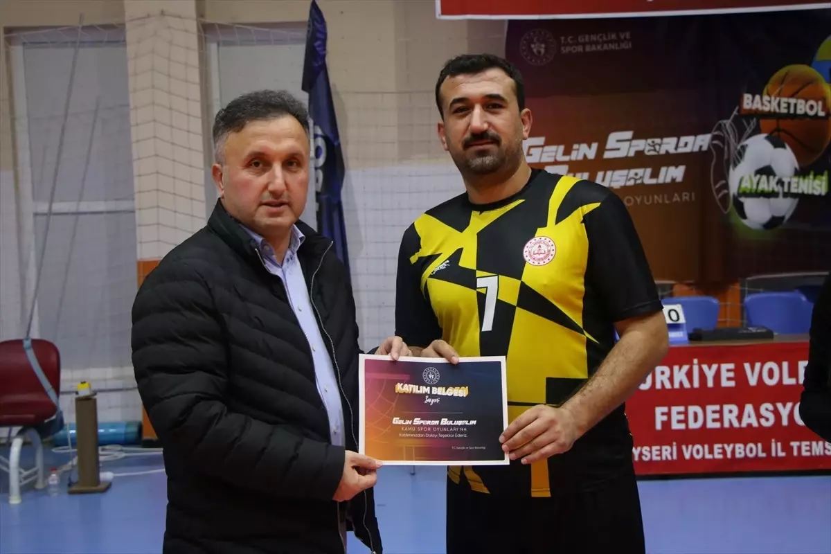 Kayseri Milli Eğitim Erva Voleybol Takımı Şampiyon Oldu