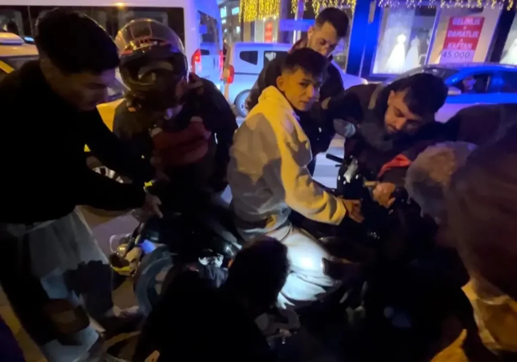 Trajik Kaza: Genç Sürücü Motosikletin Pedal Demirine Sıkıştı