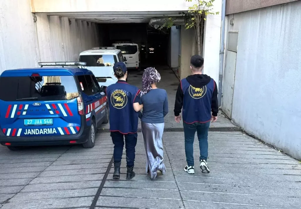 Hırsızlık Suçundan Aranan Kadın Şüpheli Yakalandı