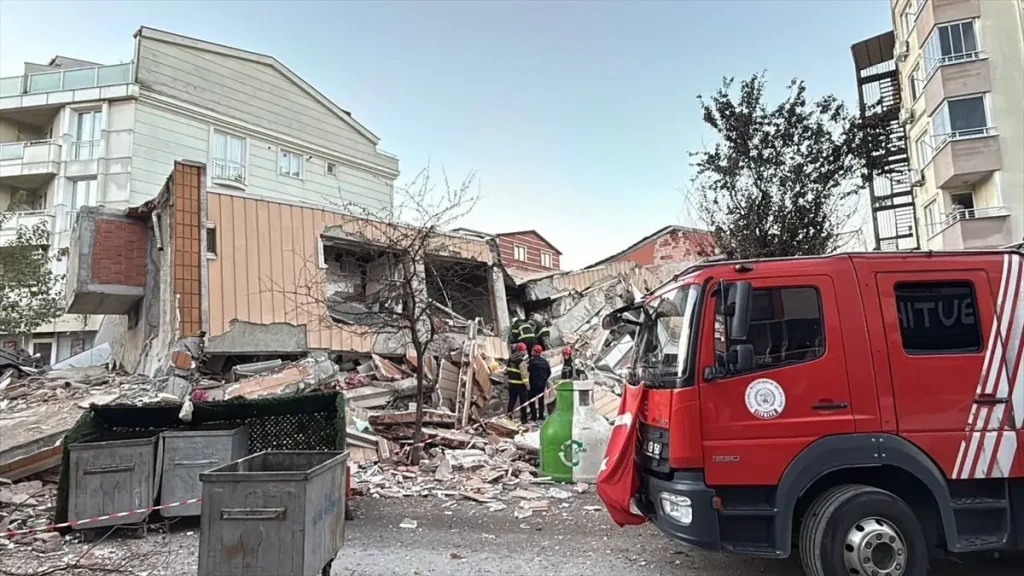 Kocaeli Gebze’de 7 Katlı Binanın Çökmesi