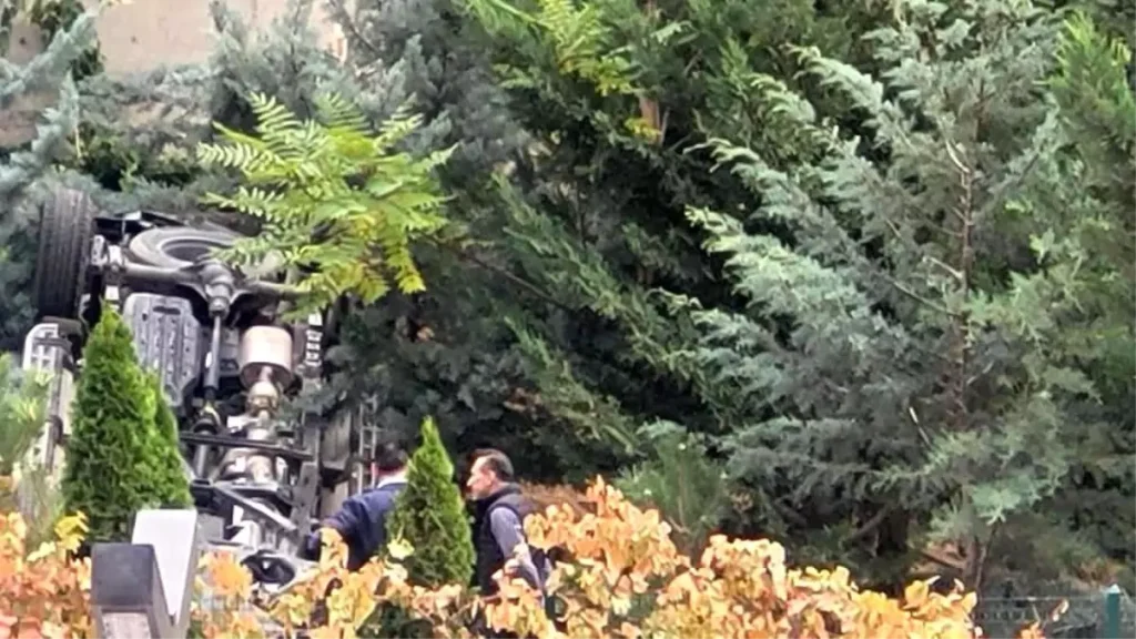 Trafiği Kaos İçine Sürükleyen Kaza Yenimahalle’de Gerçekleşti