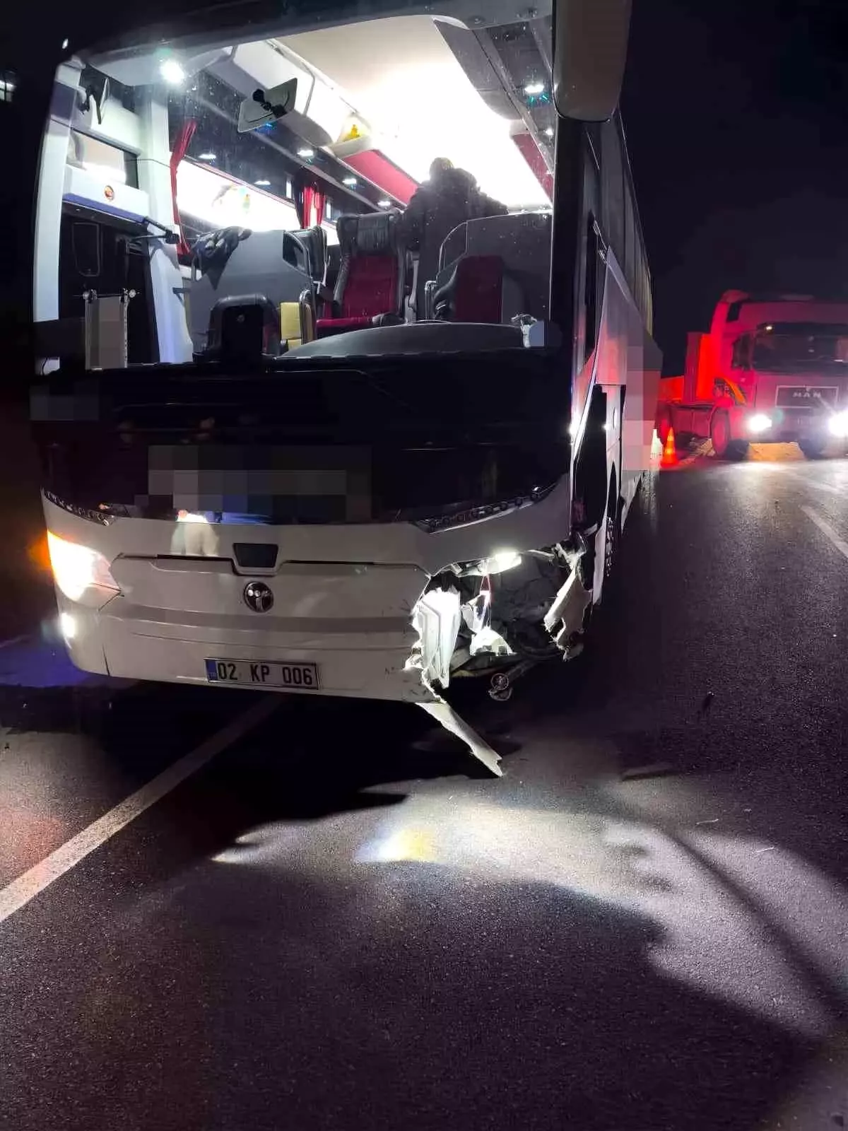 Isparta’da Otomobil Otobüse Çarptı: 1 Ölü