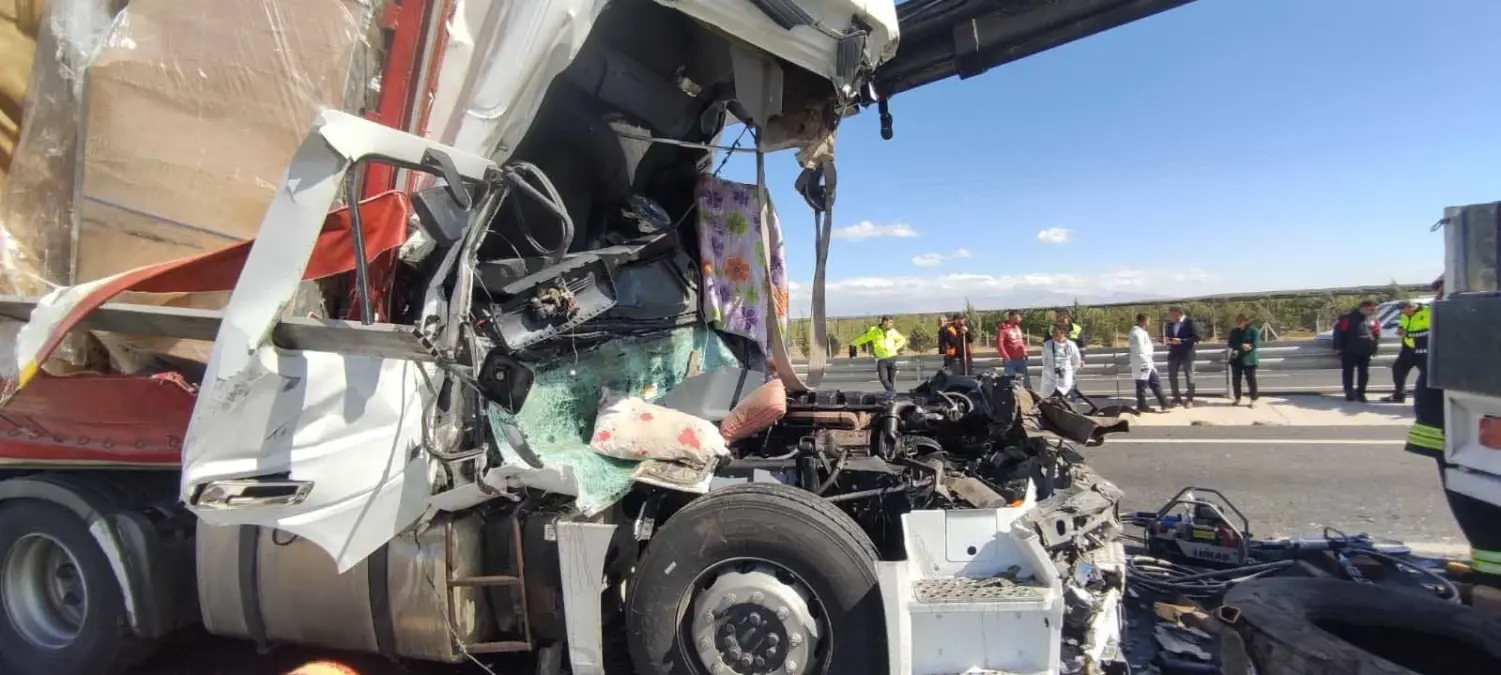 Trafik Kazası: 1 Ölü, 3 Yaralı