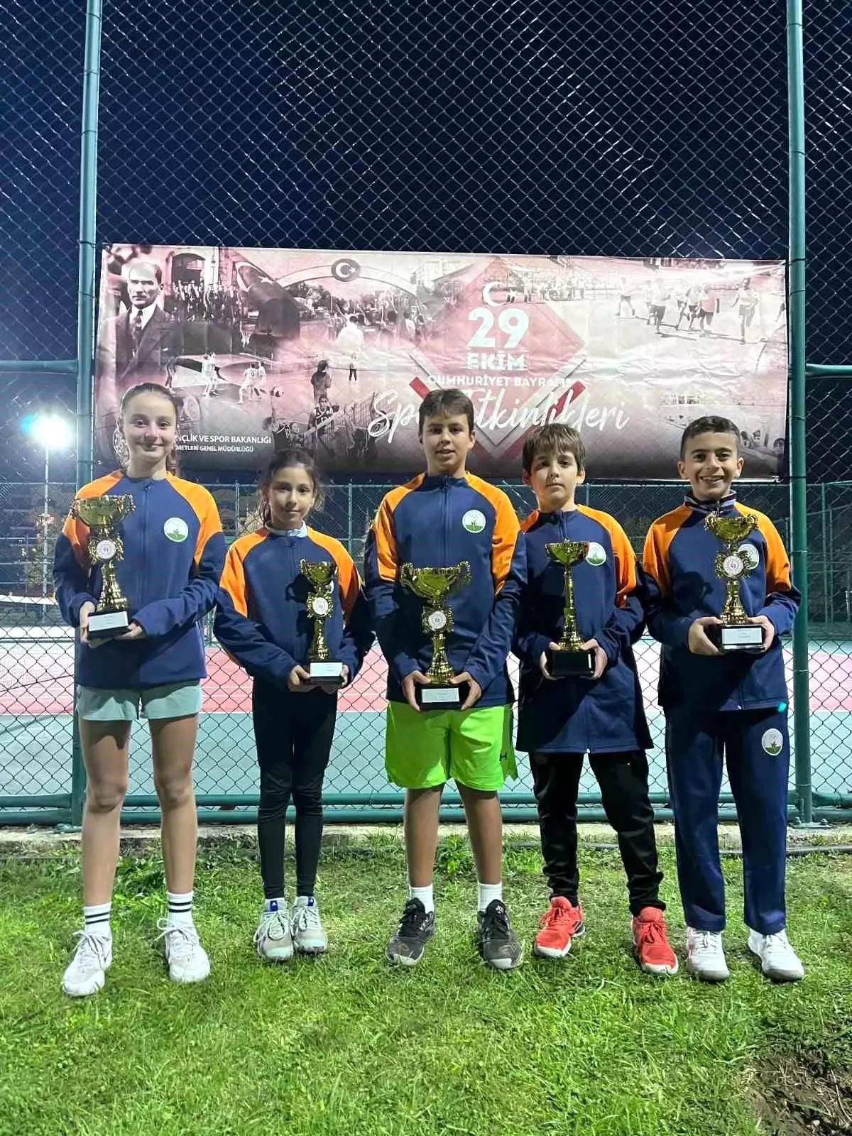 Tenis Gençleri Şampiyonluklara İmza Attı