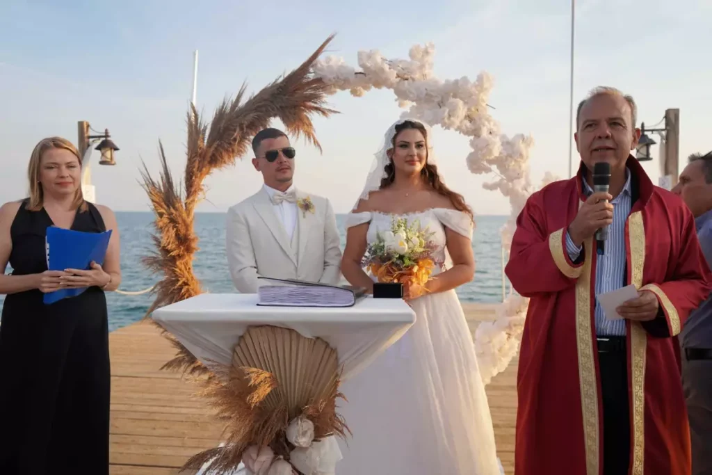 Kültürler Buluştu: Türk-Gelin Kosta Rikalı Damat