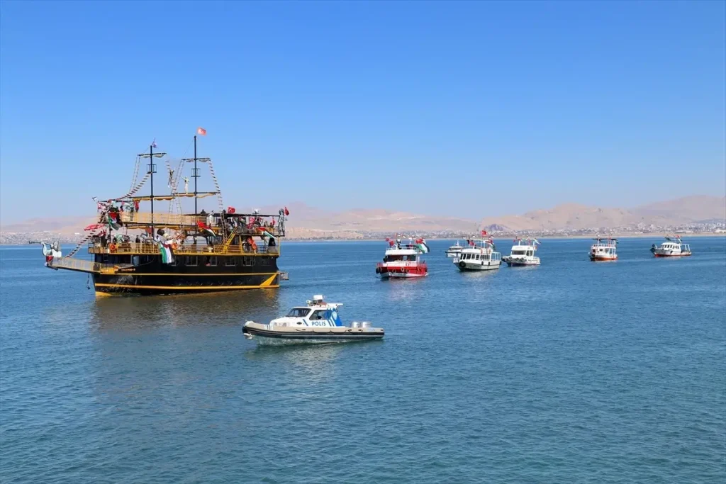 Van Gölü’nde Küresel Sumud Filosu’na Destek Etkinliği