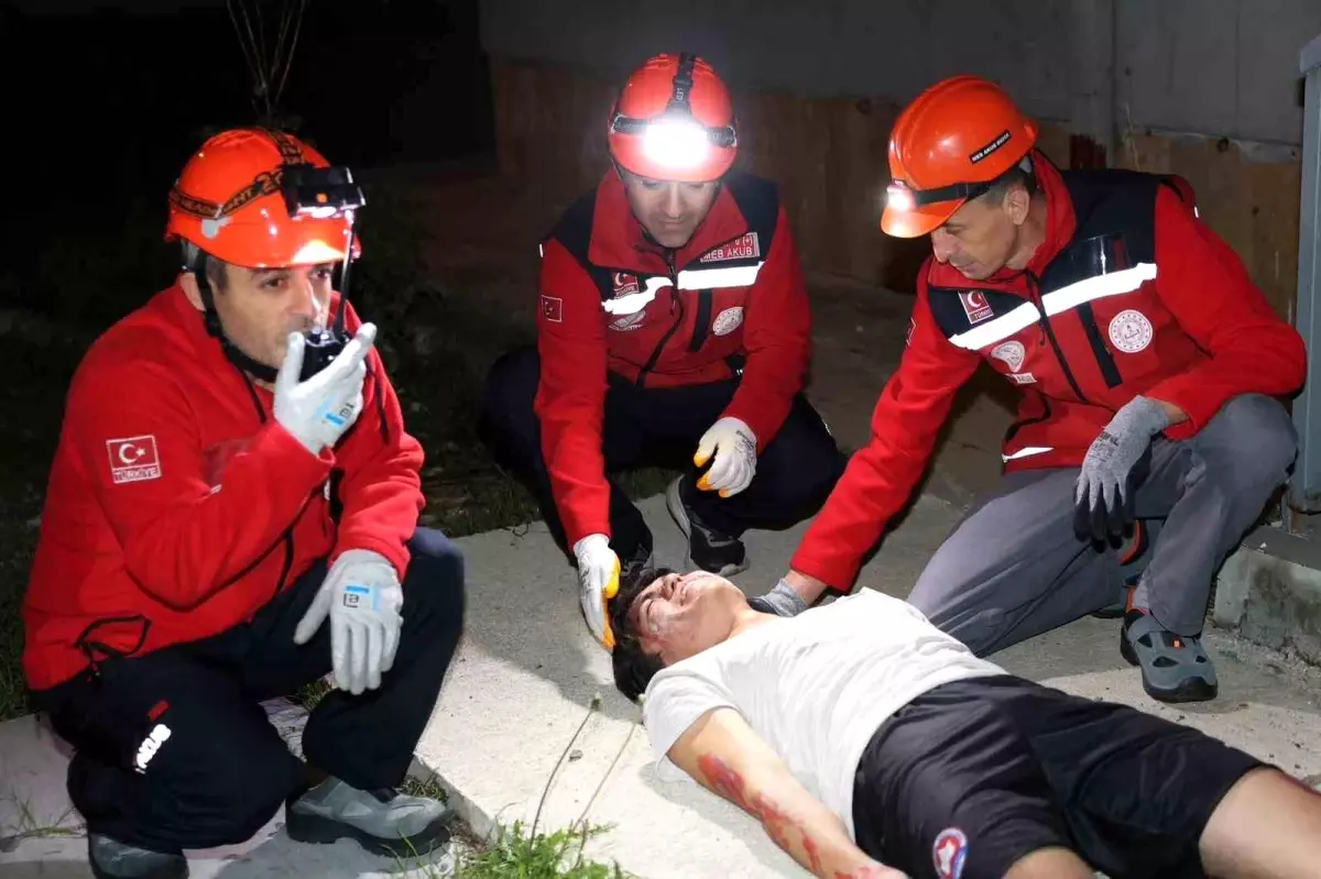 Deprem ve Yangın Senaryolu Tatbikat Gerçeği Aratmadı