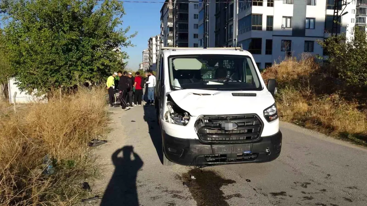 Trafik Kazası: Malatya’da Kamyonet ve Elektrikli Bisiklet Çarpıştı