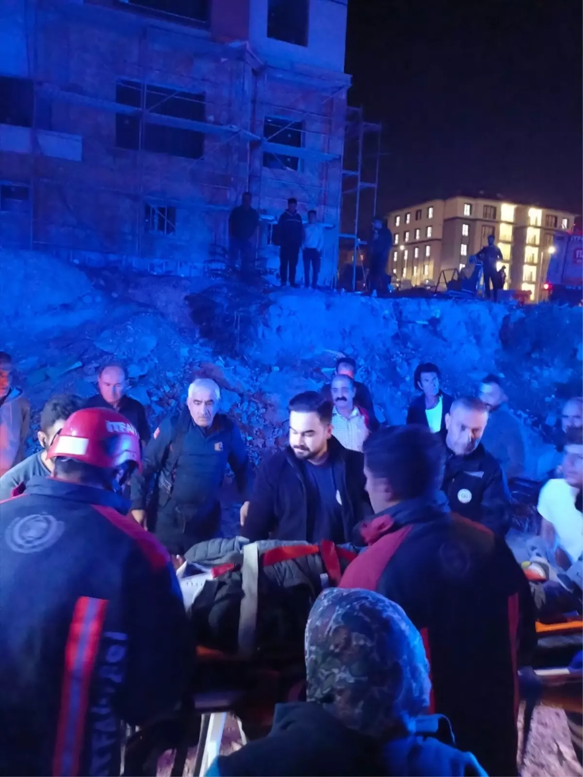 Yüksekten Düşen İşçi Ağır Yaralandı