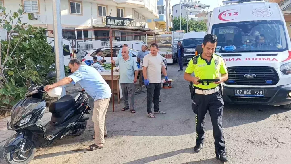 Motosiklet Sürücüsü Bisikletli Çocuğu Kurtardı, Kendisi Yaralandı