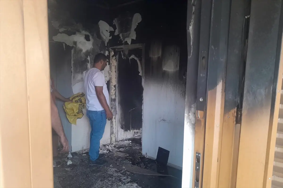 Mersin’de Ev Yangını: Bir Kişi Dumandan Etkilendi