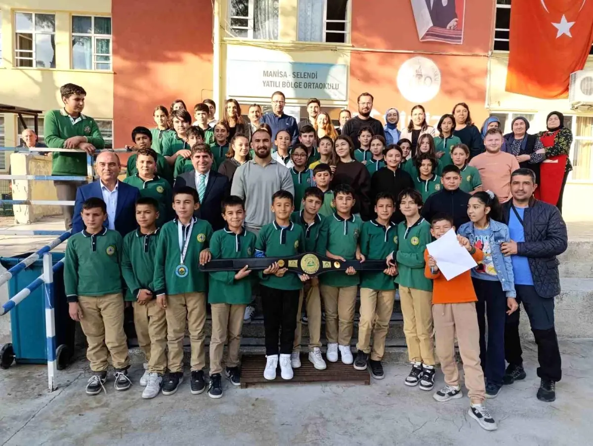 Milli Güreşçi Feyzullah Aktürk’ten Öğrencilere İlham Verici Mesaj