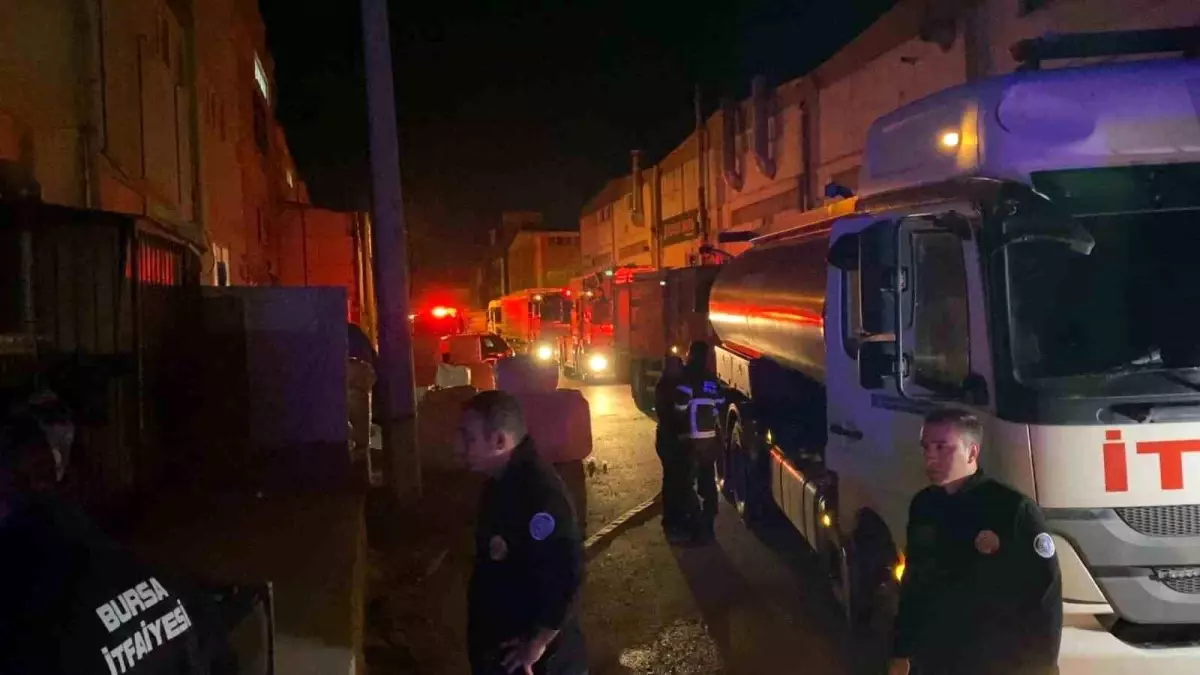 Mobilya İmalathanesinde Korkutan Yangın