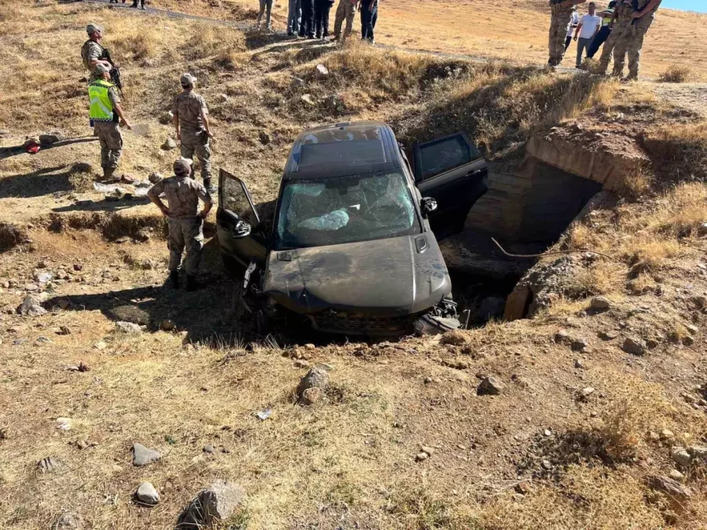 Muş’ta Otomobil Şarampole Uçtu: 3 Yaralı